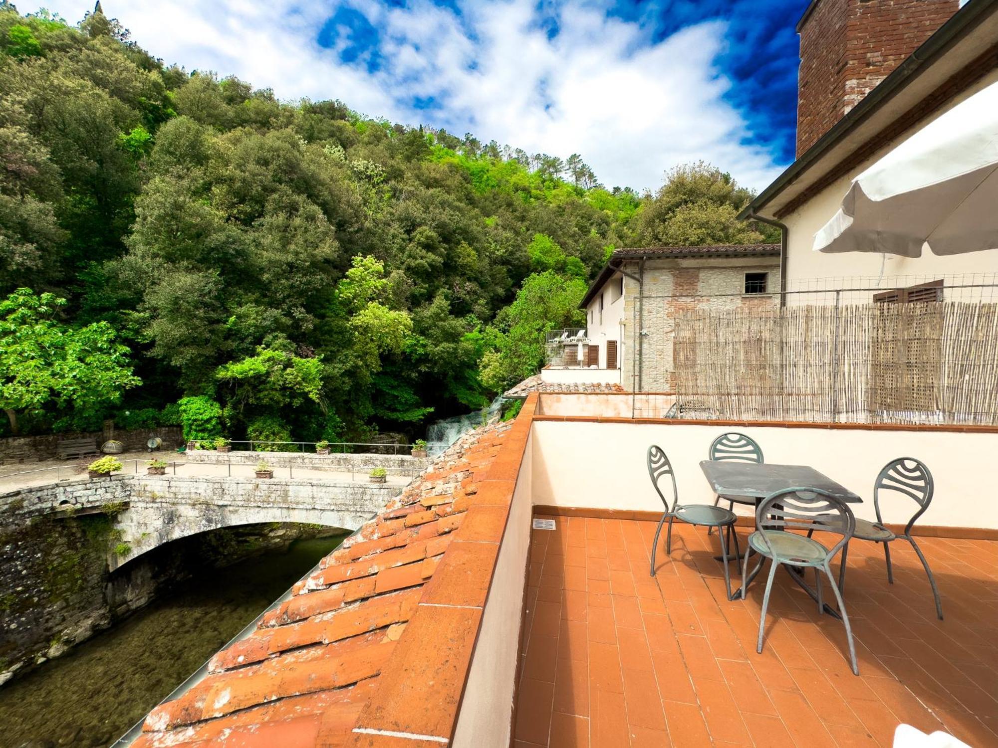 La Ferriera Exclusive Resort - Pool & Waterfall Loro Ciuffenna Exterior photo